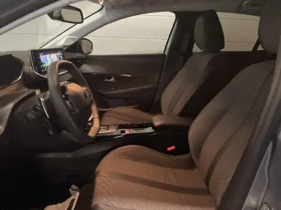 PEUGEOT 208 II - voiture d'occasion - Photo 17