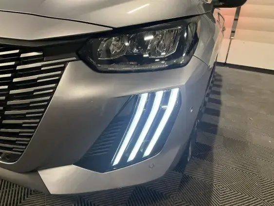 PEUGEOT 208 II - voiture d'occasion - Photo 21