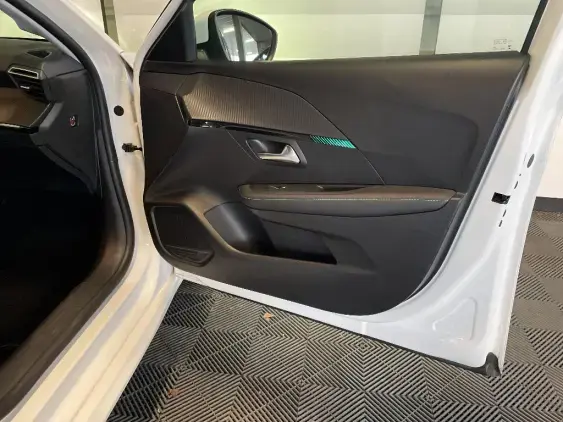 PEUGEOT 208 BUSINESS R II - voiture d'occasion - Photo 19