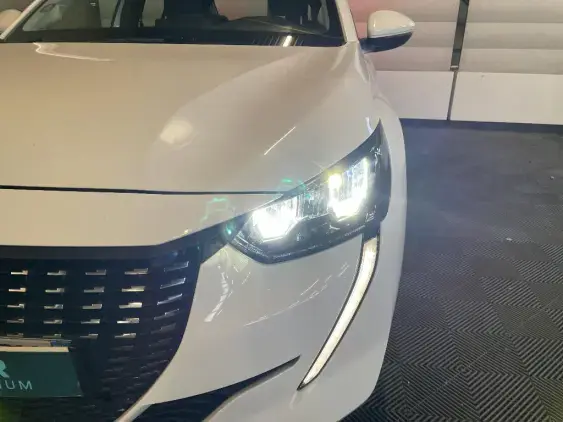 PEUGEOT 208 BUSINESS R II - voiture d'occasion - Photo 21