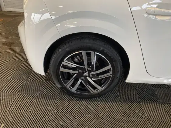 PEUGEOT 208 BUSINESS R II - voiture d'occasion - Photo 24