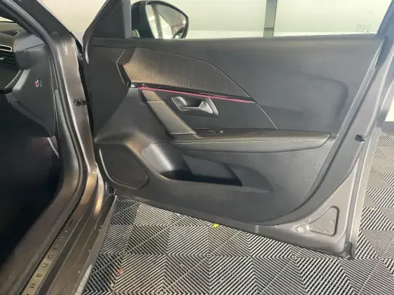 PEUGEOT 208 BUSINESS R II - voiture d'occasion - Photo 19