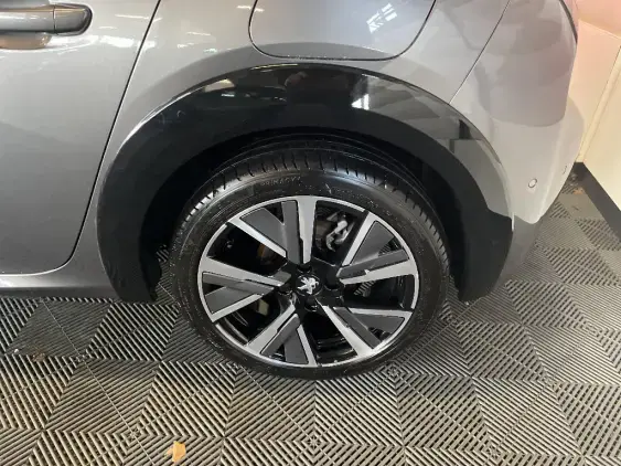 PEUGEOT 208 BUSINESS R II - voiture d'occasion - Photo 22