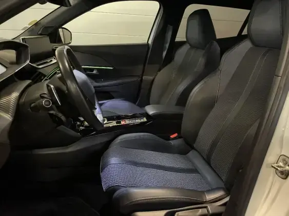 PEUGEOT 2008 II - voiture d'occasion - Photo 17