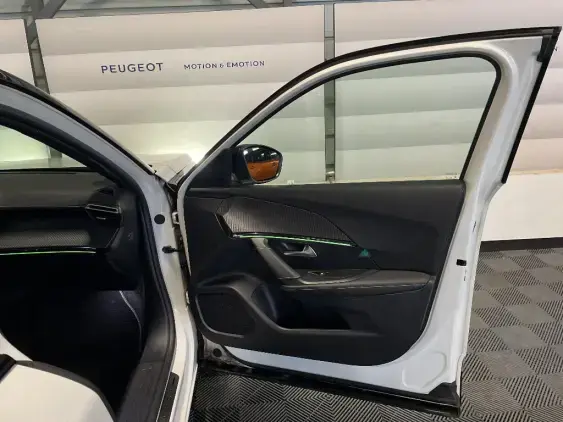 PEUGEOT 2008 II - voiture d'occasion - Photo 19