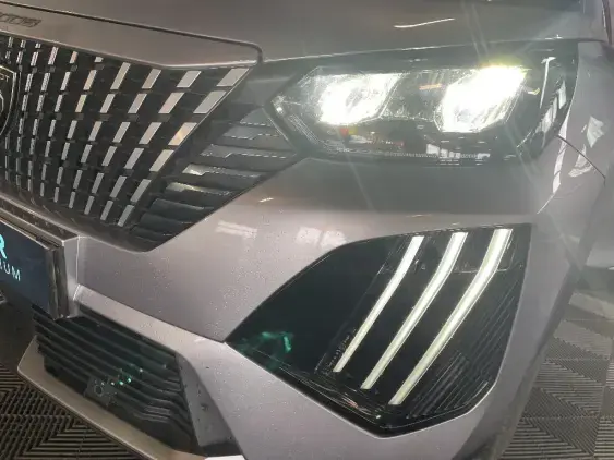 PEUGEOT 2008 II - voiture d'occasion - Photo 19