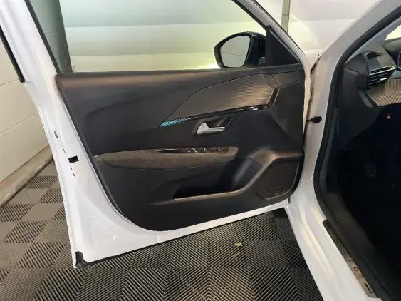 PEUGEOT 208 BUSINESS R II - voiture d'occasion - Photo 18