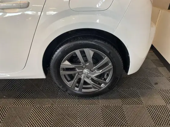 PEUGEOT 208 BUSINESS R II - voiture d'occasion - Photo 23