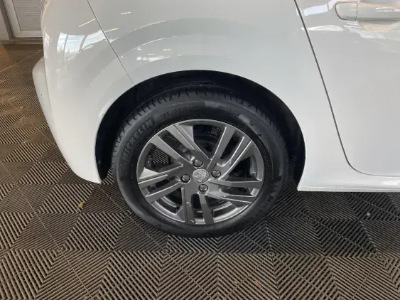 PEUGEOT 208 BUSINESS R II - voiture d'occasion - Photo 24