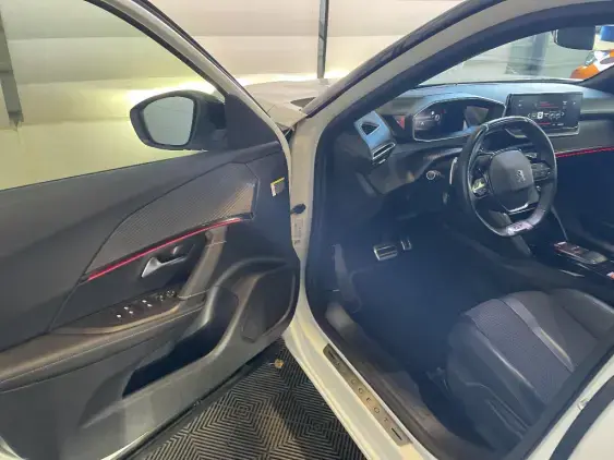 PEUGEOT 2008 II - voiture d'occasion - Photo 18