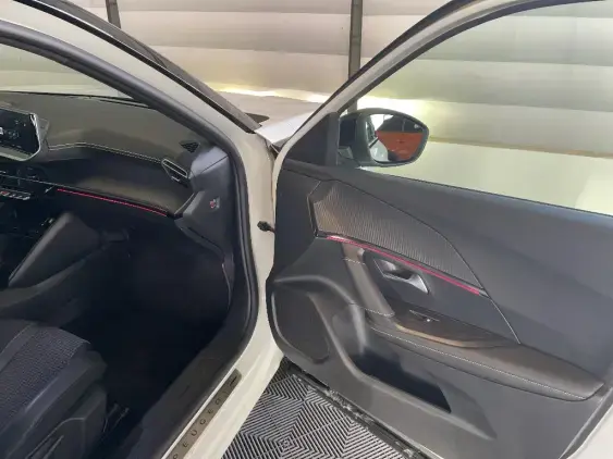 PEUGEOT 2008 II - voiture d'occasion - Photo 19