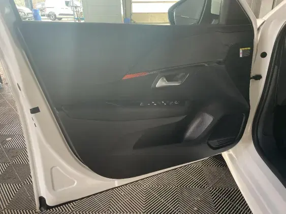 PEUGEOT 208 ELECTRIQUE II - voiture d'occasion - Photo 17