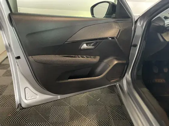 PEUGEOT 208 II - voiture d'occasion - Photo 18