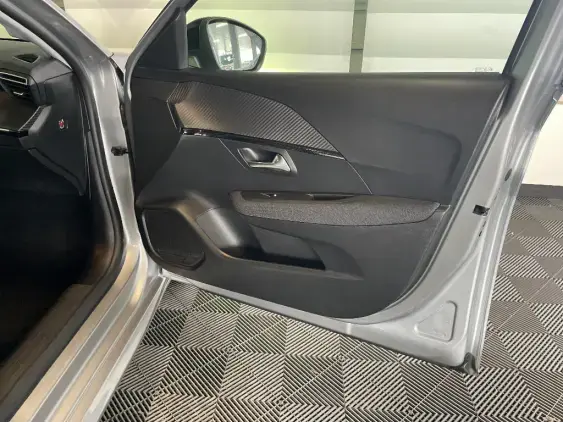 PEUGEOT 208 II - voiture d'occasion - Photo 19