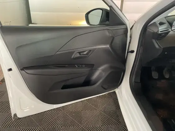 PEUGEOT 208 II - voiture d'occasion - Photo 17