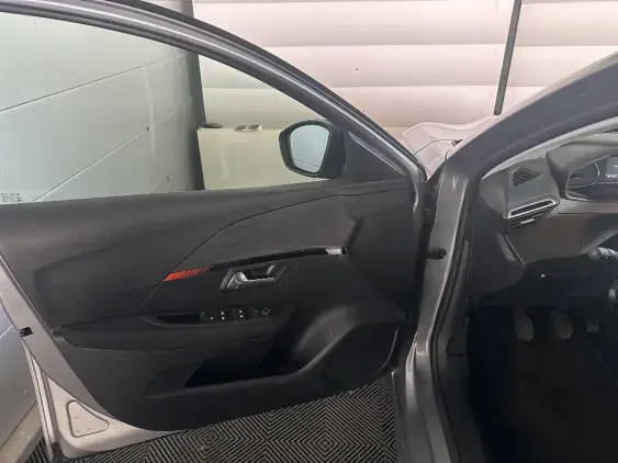 PEUGEOT 208 BUSINESS R II - voiture d'occasion - Photo 18