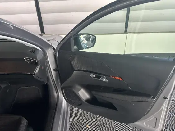 PEUGEOT 208 BUSINESS R II - voiture d'occasion - Photo 19