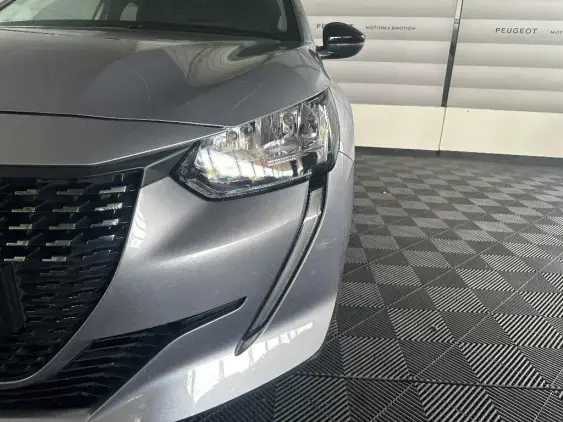 PEUGEOT 208 BUSINESS R II - voiture d'occasion - Photo 21