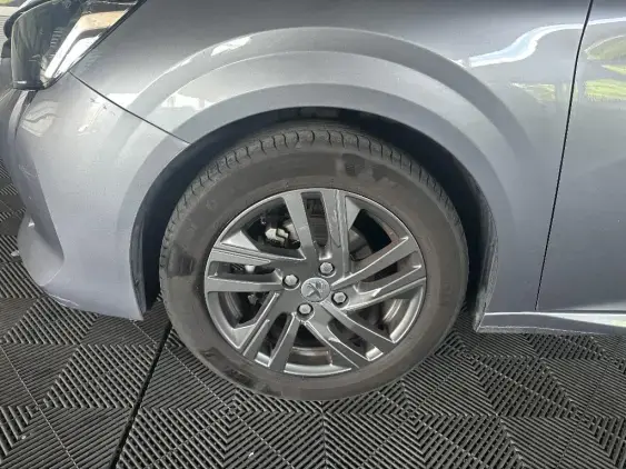 PEUGEOT 208 BUSINESS R II - voiture d'occasion - Photo 22