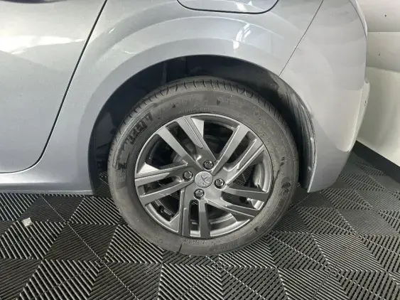 PEUGEOT 208 BUSINESS R II - voiture d'occasion - Photo 23