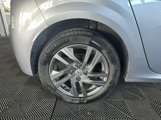 PEUGEOT 208 BUSINESS R II - voiture d'occasion - Photo 24