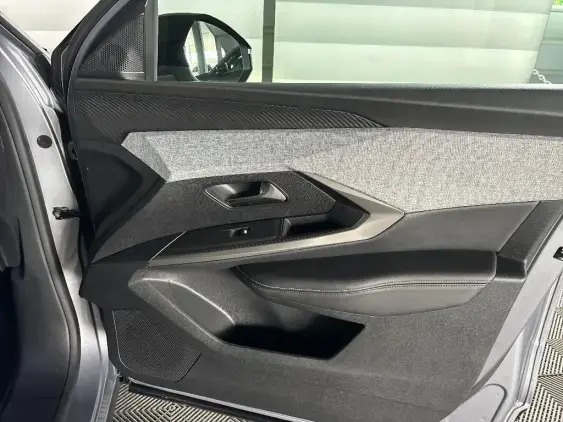 PEUGEOT 3008 ELECTRIQUE III - voiture d'occasion - Photo 18