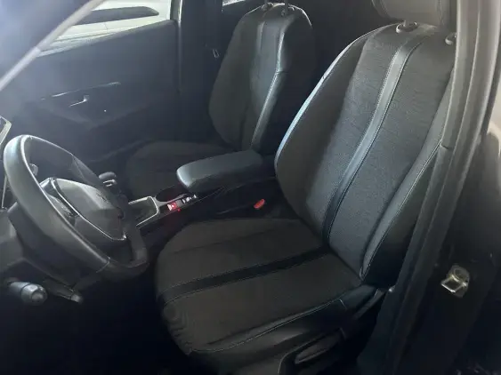 PEUGEOT 2008 II - voiture d'occasion - Photo 17