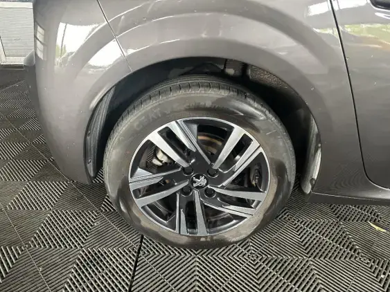 PEUGEOT 208 BUSINESS R II - voiture d'occasion - Photo 24