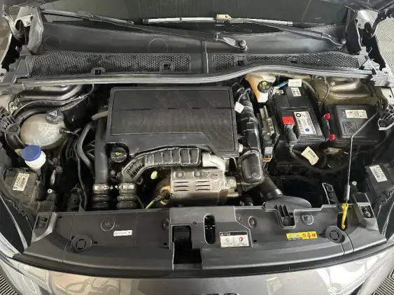 PEUGEOT 208 BUSINESS R II - voiture d'occasion - Photo 20