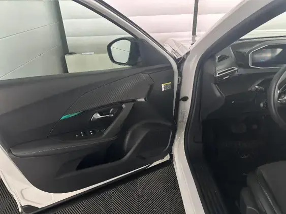 PEUGEOT 2008 ELECTRIQUE II - voiture d'occasion - Photo 18