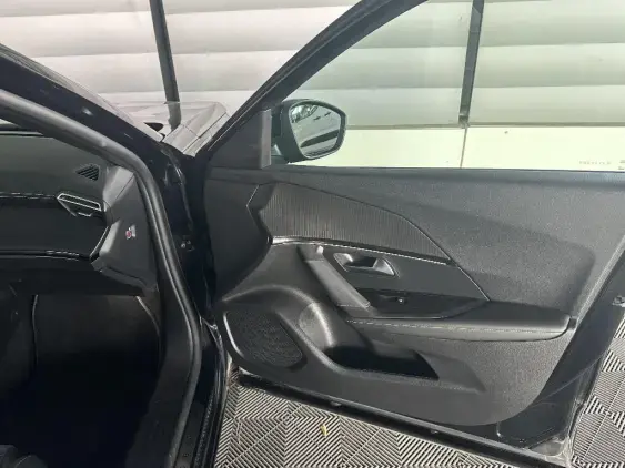 PEUGEOT 2008 II - voiture d'occasion - Photo 19