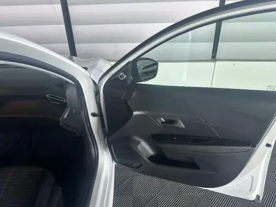 PEUGEOT 208 BUSINESS R II - voiture d'occasion - Photo 18