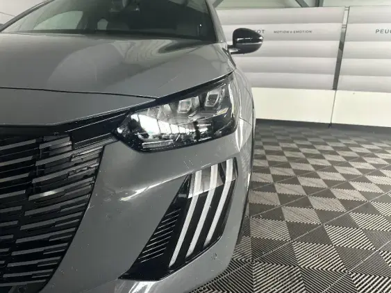 PEUGEOT 208 II - voiture d'occasion - Photo 21