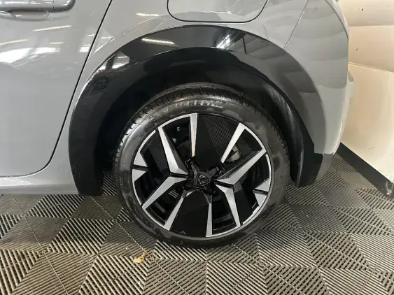 PEUGEOT 208 II - voiture d'occasion - Photo 23