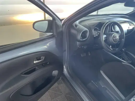 TOYOTA AYGO X - voiture d'occasion - Photo 17