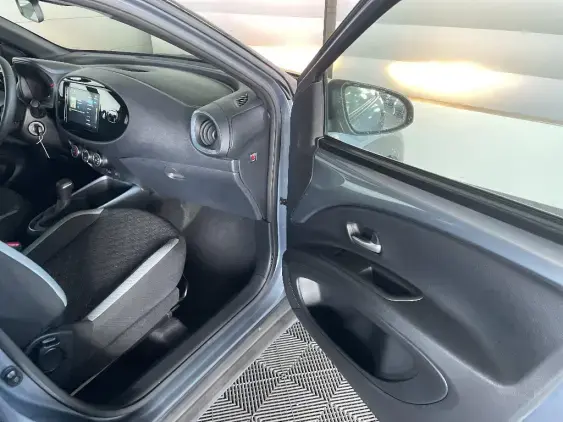 TOYOTA AYGO X - voiture d'occasion - Photo 18