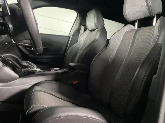 PEUGEOT 2008 II - voiture d'occasion - Photo 17
