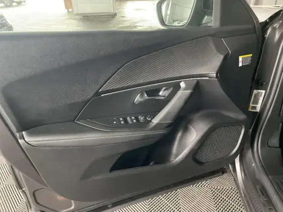 PEUGEOT 2008 II - voiture d'occasion - Photo 18
