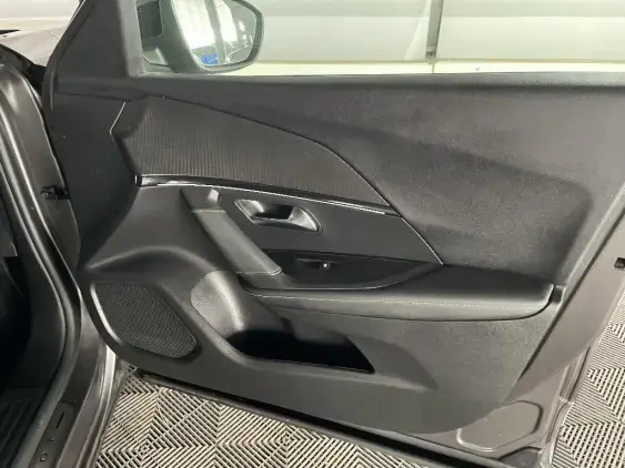 PEUGEOT 2008 II - voiture d'occasion - Photo 19