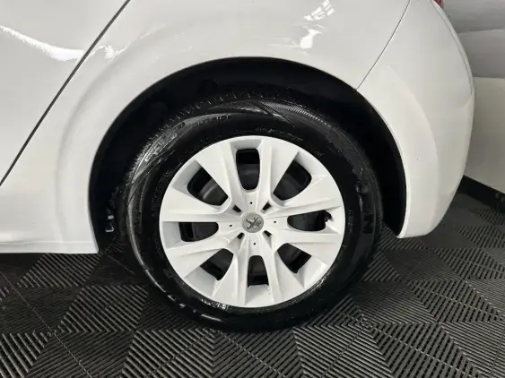 PEUGEOT 208 - voiture d'occasion - Photo 22