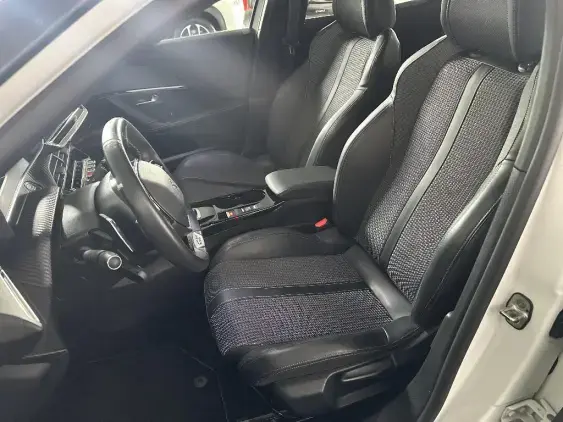 PEUGEOT 2008 II - voiture d'occasion - Photo 17