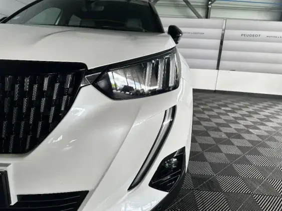 PEUGEOT 2008 II - voiture d'occasion - Photo 21