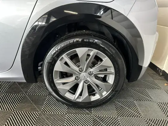 PEUGEOT 208 ELECTRIQUE II - voiture d'occasion - Photo 23