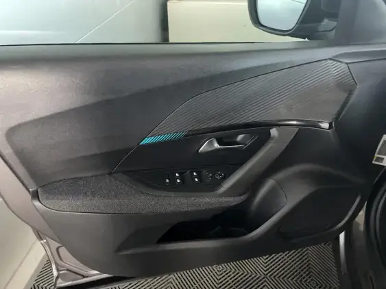PEUGEOT 2008 II - voiture d'occasion - Photo 17