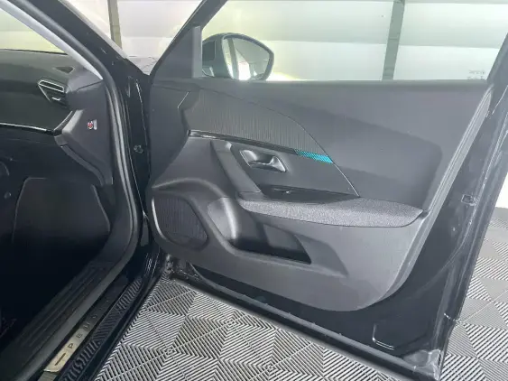 PEUGEOT 2008 II - voiture d'occasion - Photo 19