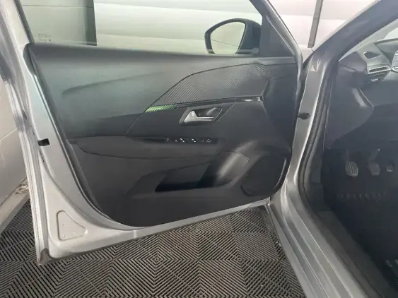 PEUGEOT 208 II - voiture d'occasion - Photo 18