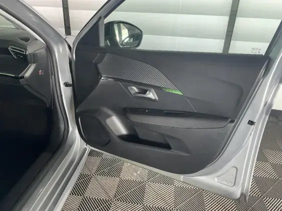 PEUGEOT 208 II - voiture d'occasion - Photo 19