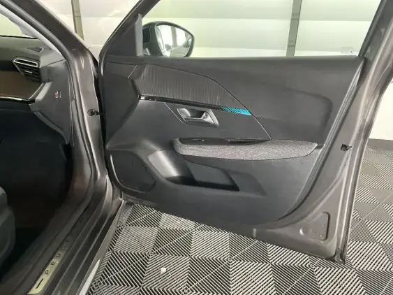 PEUGEOT 208 II - voiture d'occasion - Photo 19