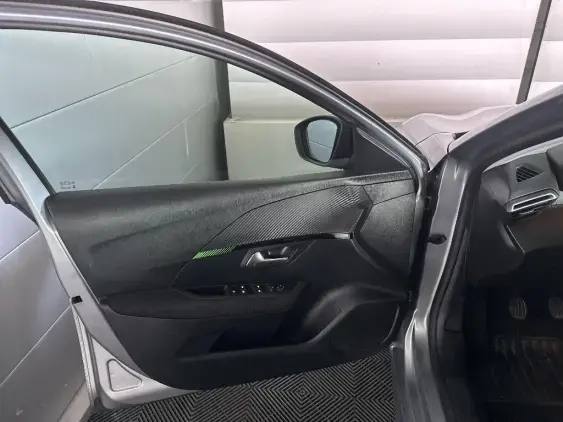 PEUGEOT 208 II - voiture d'occasion - Photo 18