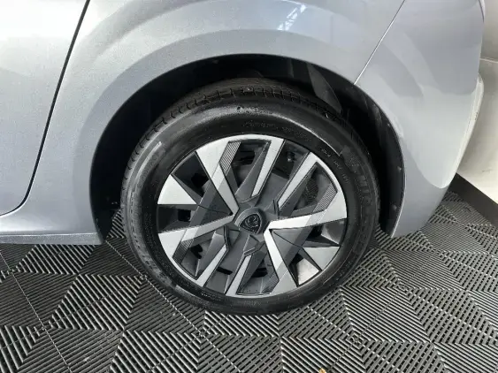 PEUGEOT 208 II - voiture d'occasion - Photo 23